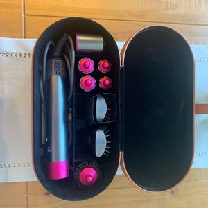 Dyson Complete Airwrap with all 8 attachments.